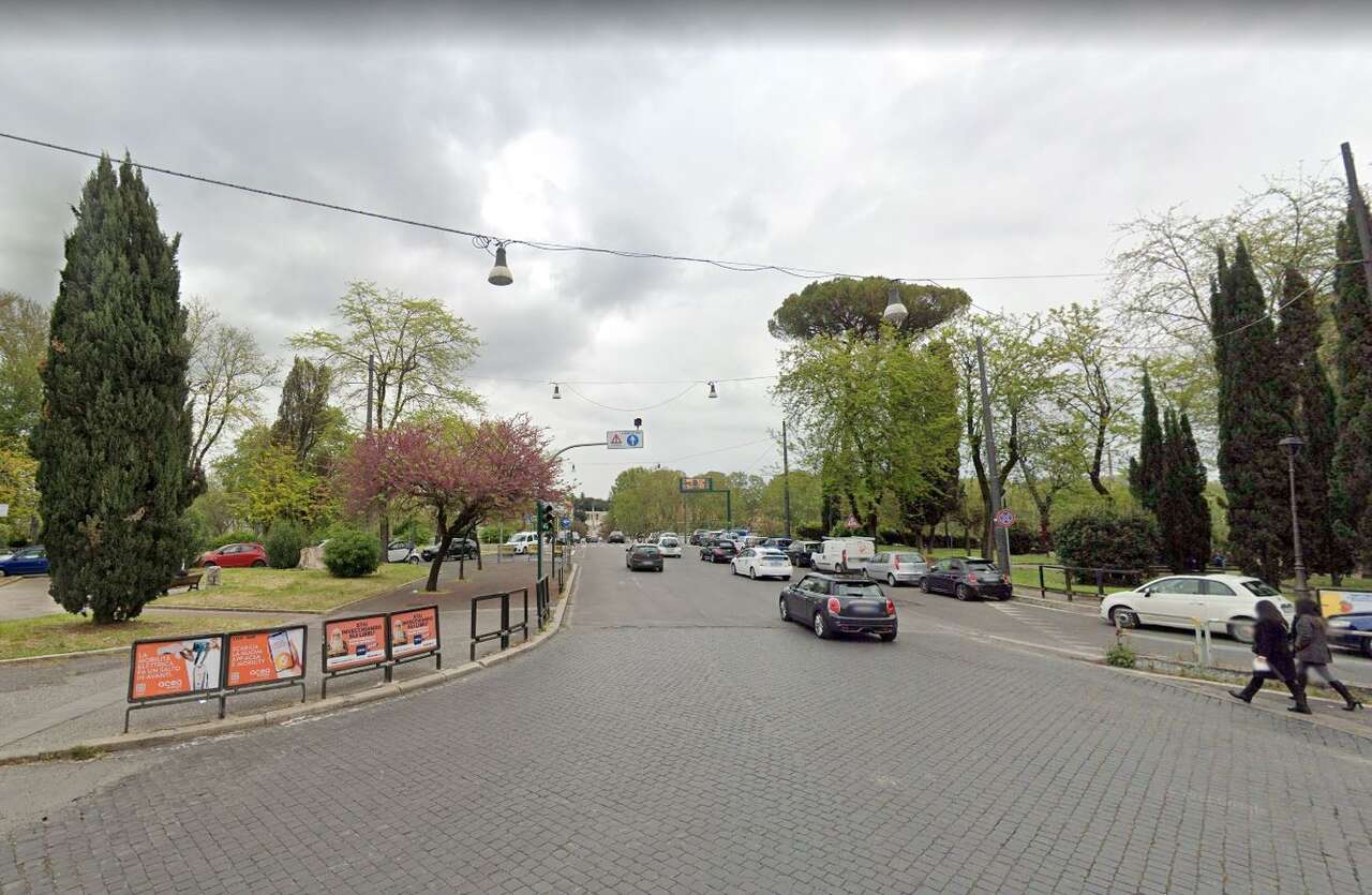 PRATI LARGE INCOME OFFICE