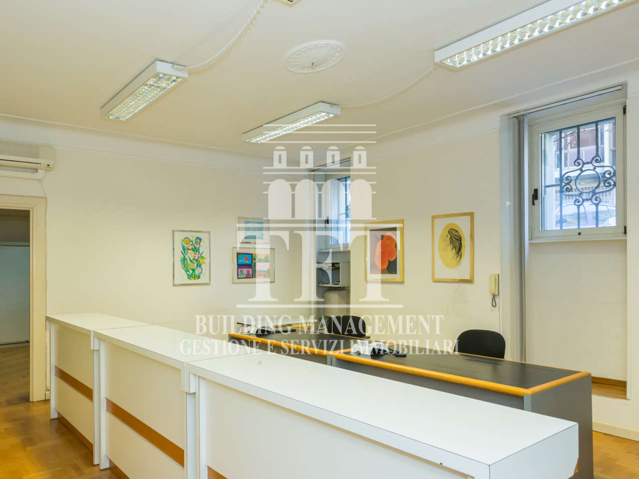 OFFICE WITH INDEPENDENT ENTRANCE