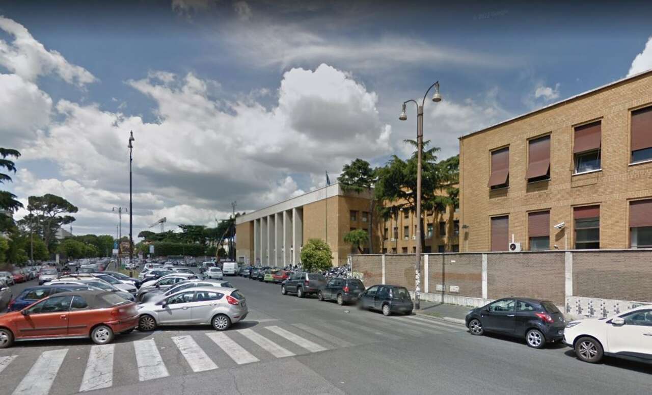 POLICLINICO ENTIRE BUILDING FOR SALE