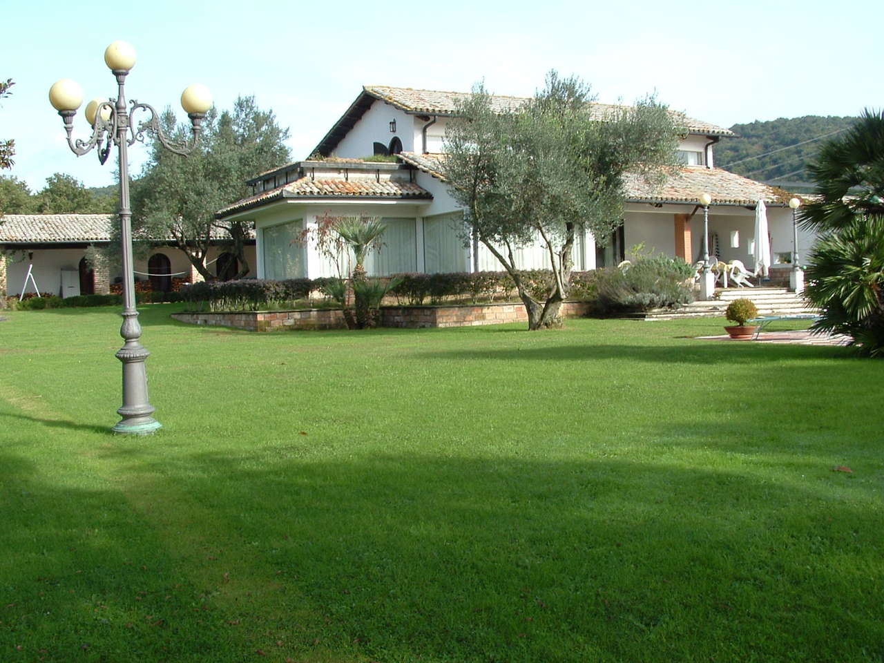 MERAVIGLIOSA VILLA CON PARCO E PISCINA