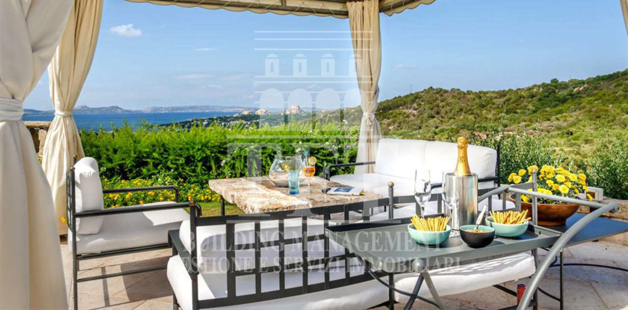 SPLENDID LUXURY VILLA IN FRONT OF THE SEA IN ARZAC