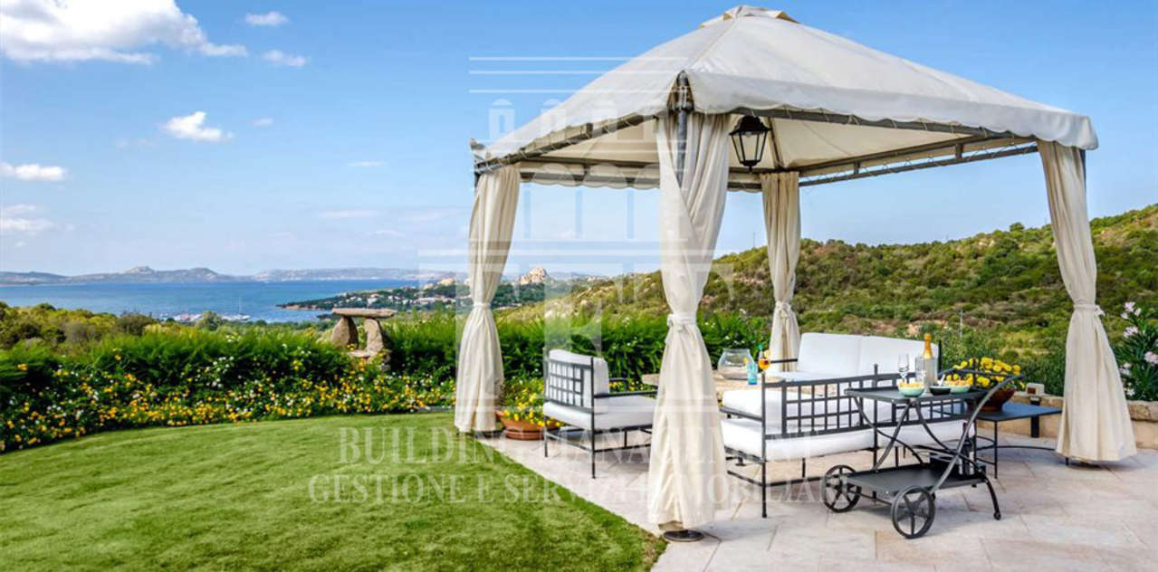 SPLENDID LUXURY VILLA IN FRONT OF THE SEA IN ARZAC