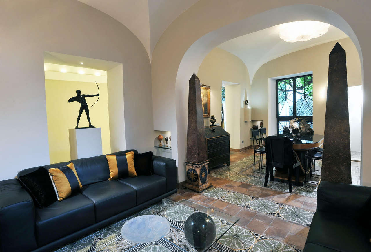 TRASTEVERE, BEAUTIFUL PROPERTY ON MULTIPLE LEVELS