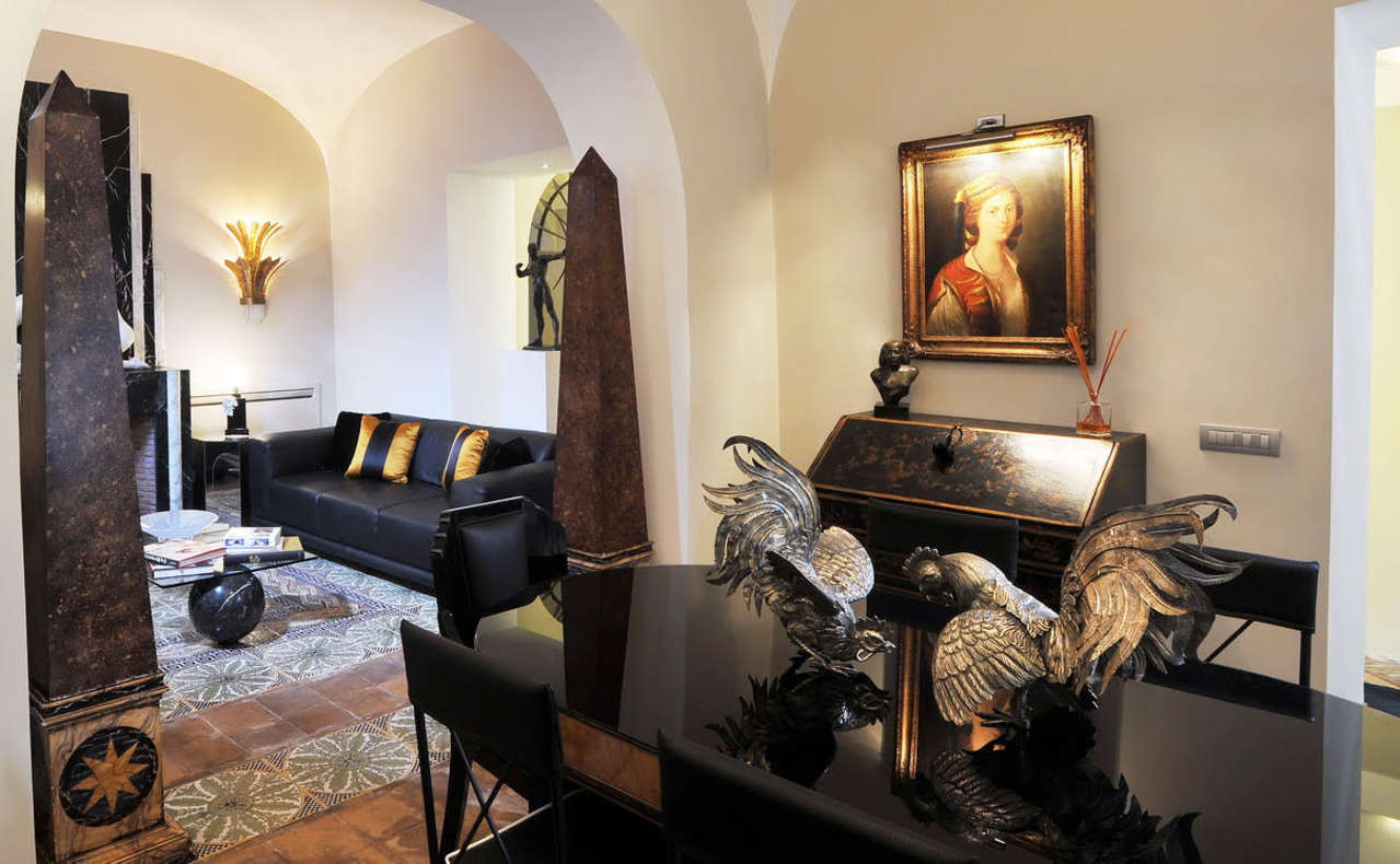 TRASTEVERE, BEAUTIFUL PROPERTY ON MULTIPLE LEVELS