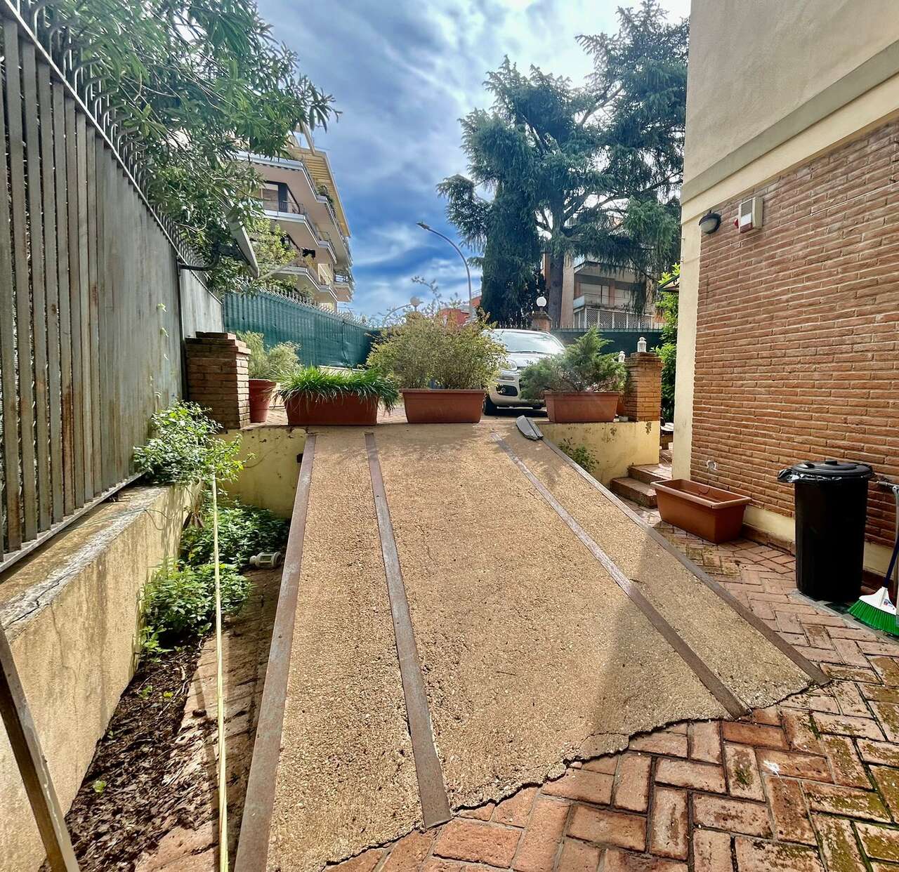 APARTMENT WITH LARGE TERRACE GARDEN