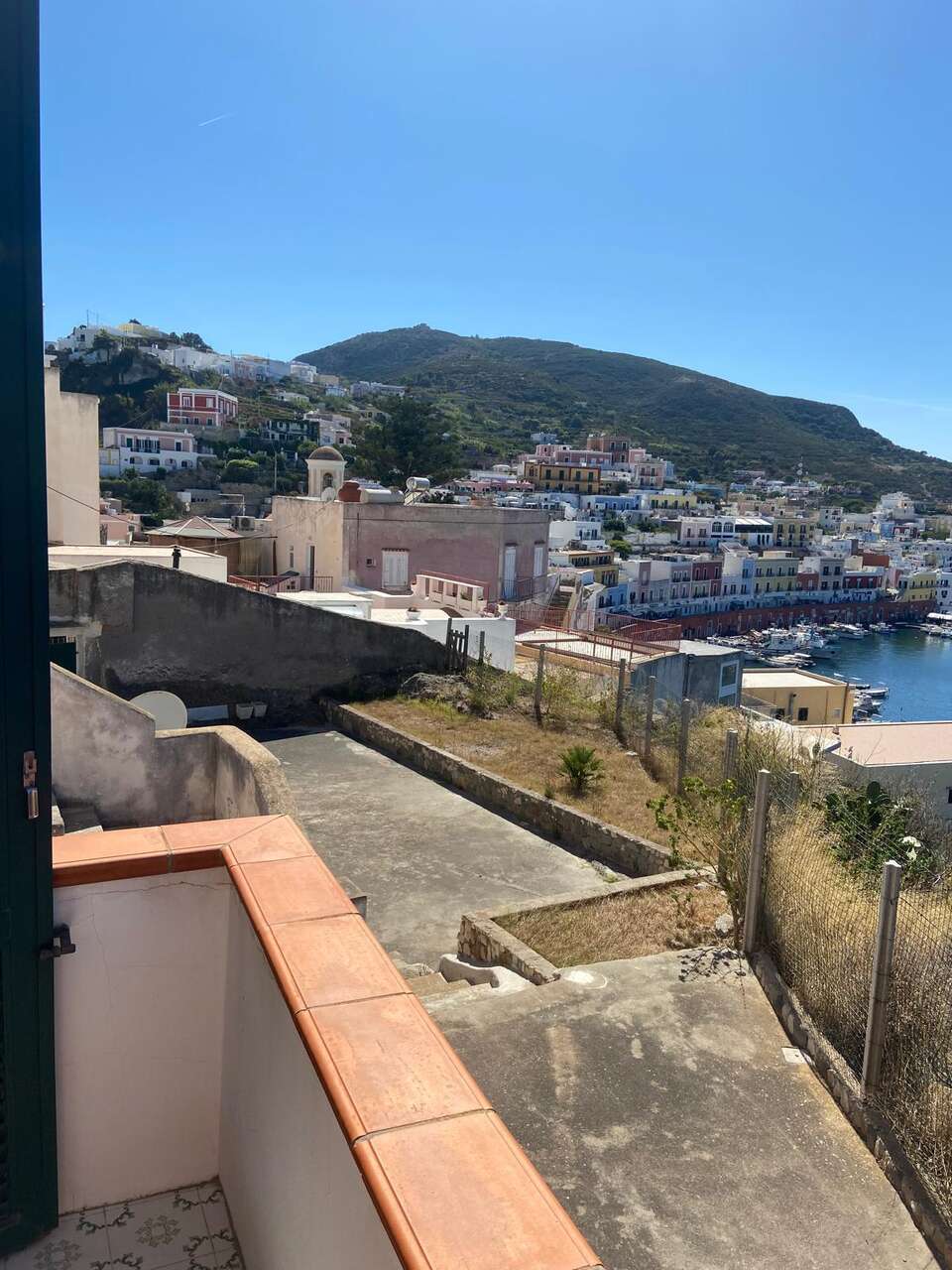 PONZA FOUR-ROOM APARTMENT FOR SALE