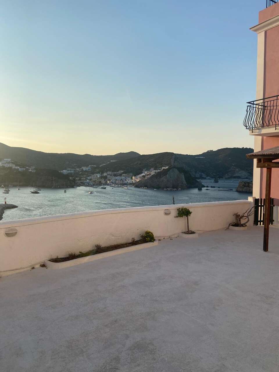 PONZA FOUR-ROOM APARTMENT FOR SALE