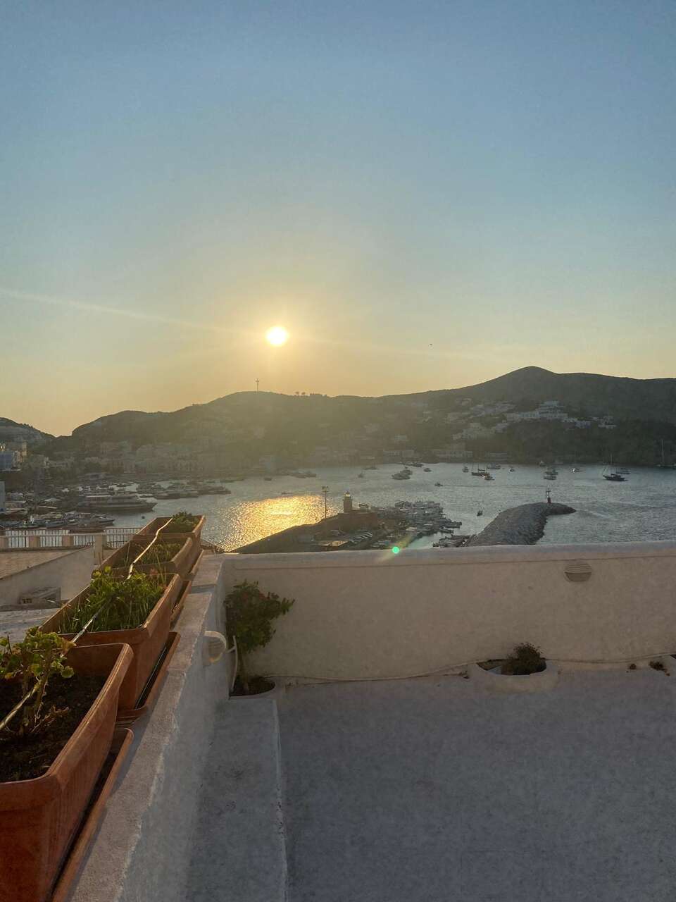 PONZA FOUR-ROOM APARTMENT FOR SALE