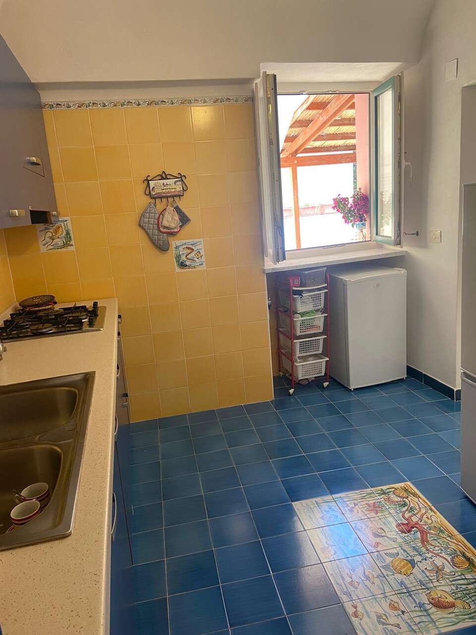 PONZA FOUR-ROOM APARTMENT FOR SALE