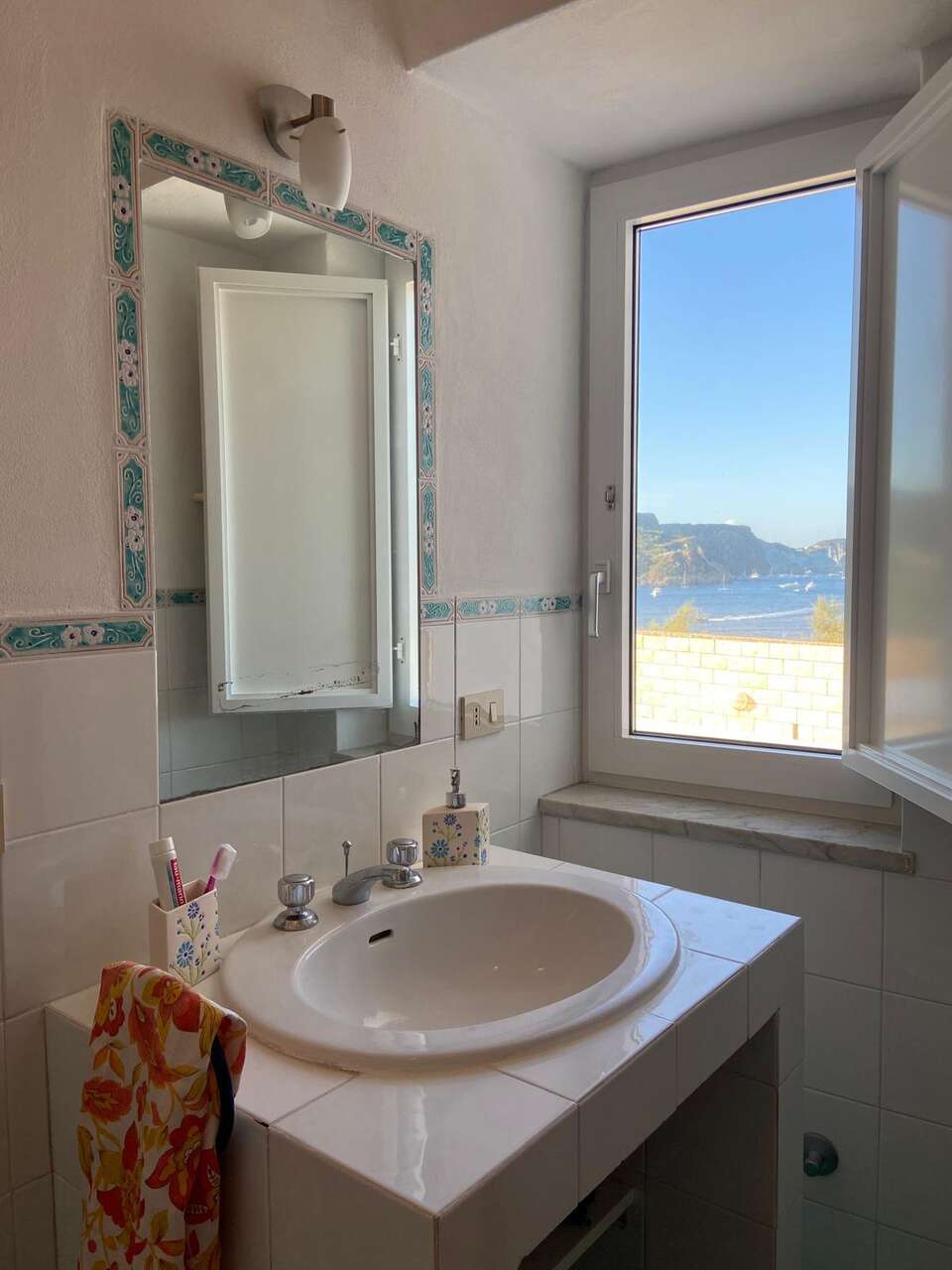 PONZA FOUR-ROOM APARTMENT FOR SALE