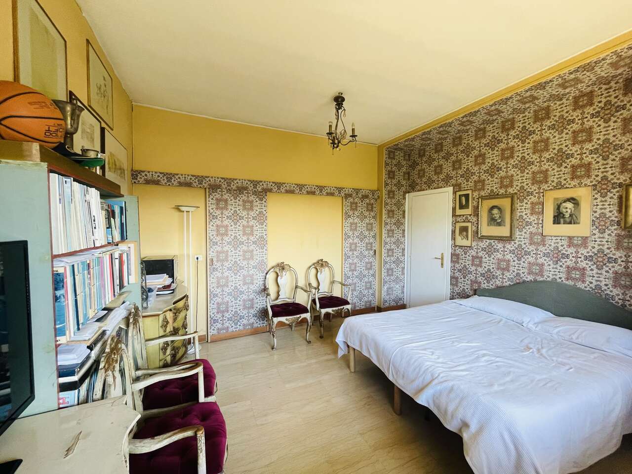 VIA TUSCIA BRIGHT THREE-ROOM APARTMENT