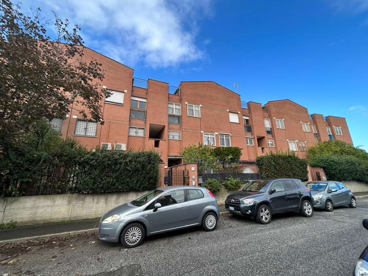 LA STORTA, FOUR-ROOM APARTMENT ON THREE LEVELS