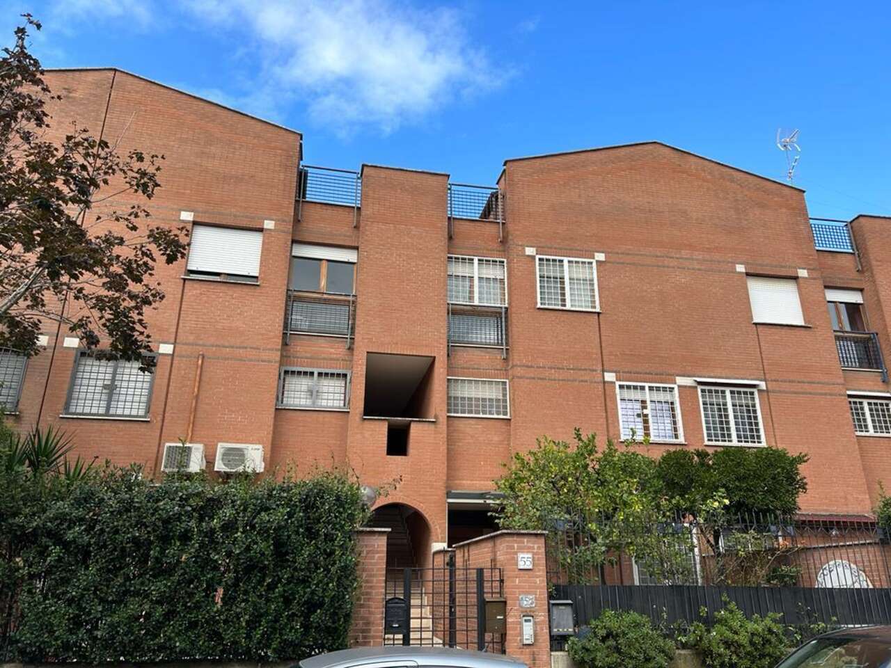 LA STORTA, FOUR-ROOM APARTMENT ON THREE LEVELS