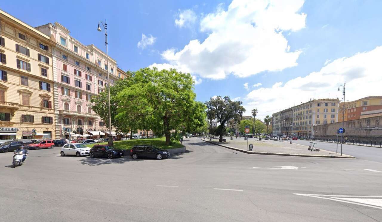 PIAZZA RISORGIMENTO, LOCALE COMMERCIALE A REDDITO