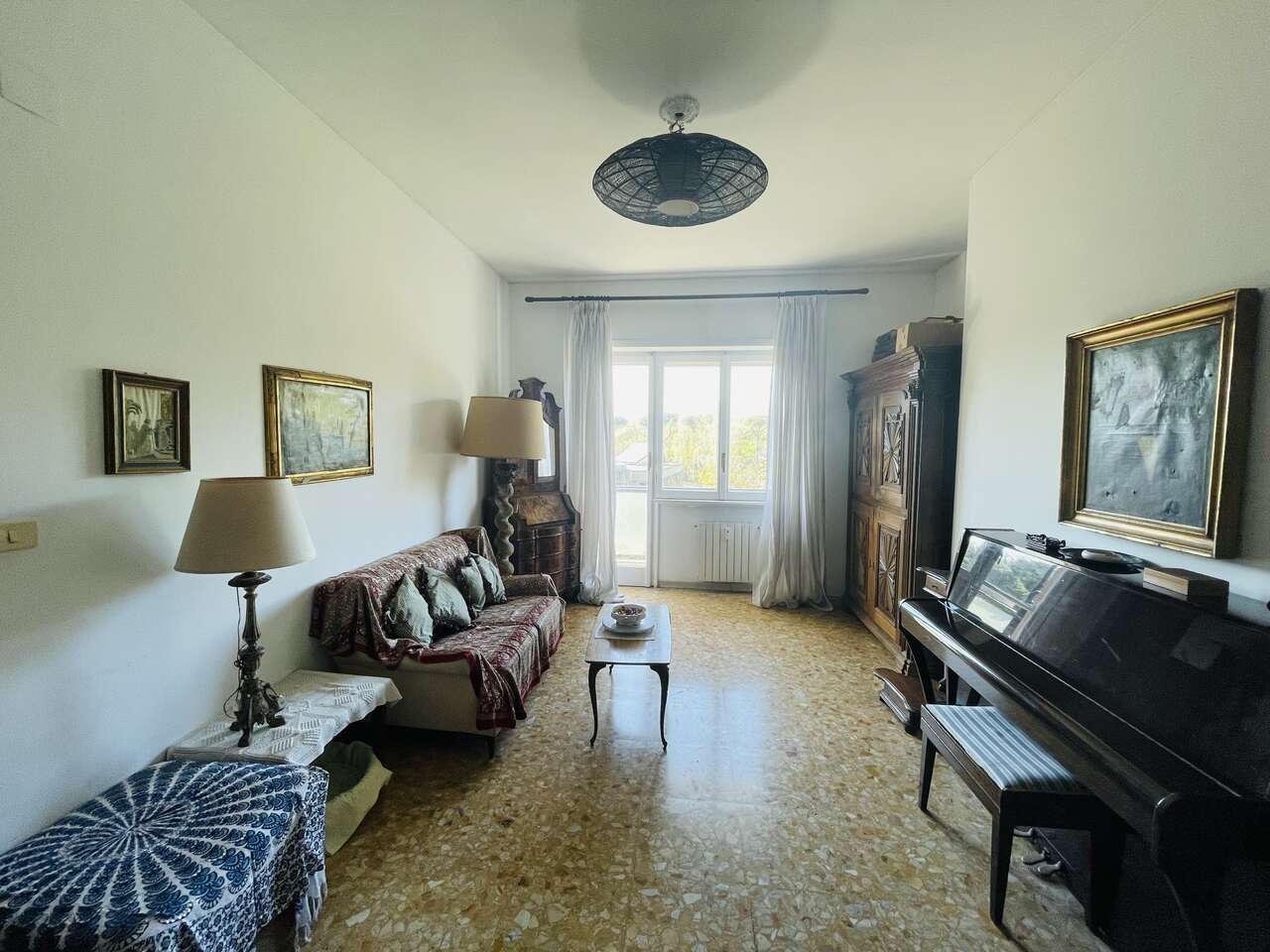 VIA TUSCIA BRIGHT THREE-ROOM APARTMENT