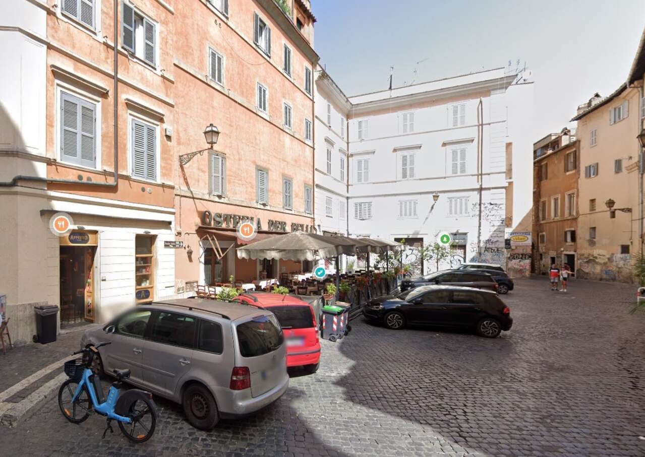 TRASTEVERE, APPARTAMENTO DA RISTRUTTURARE