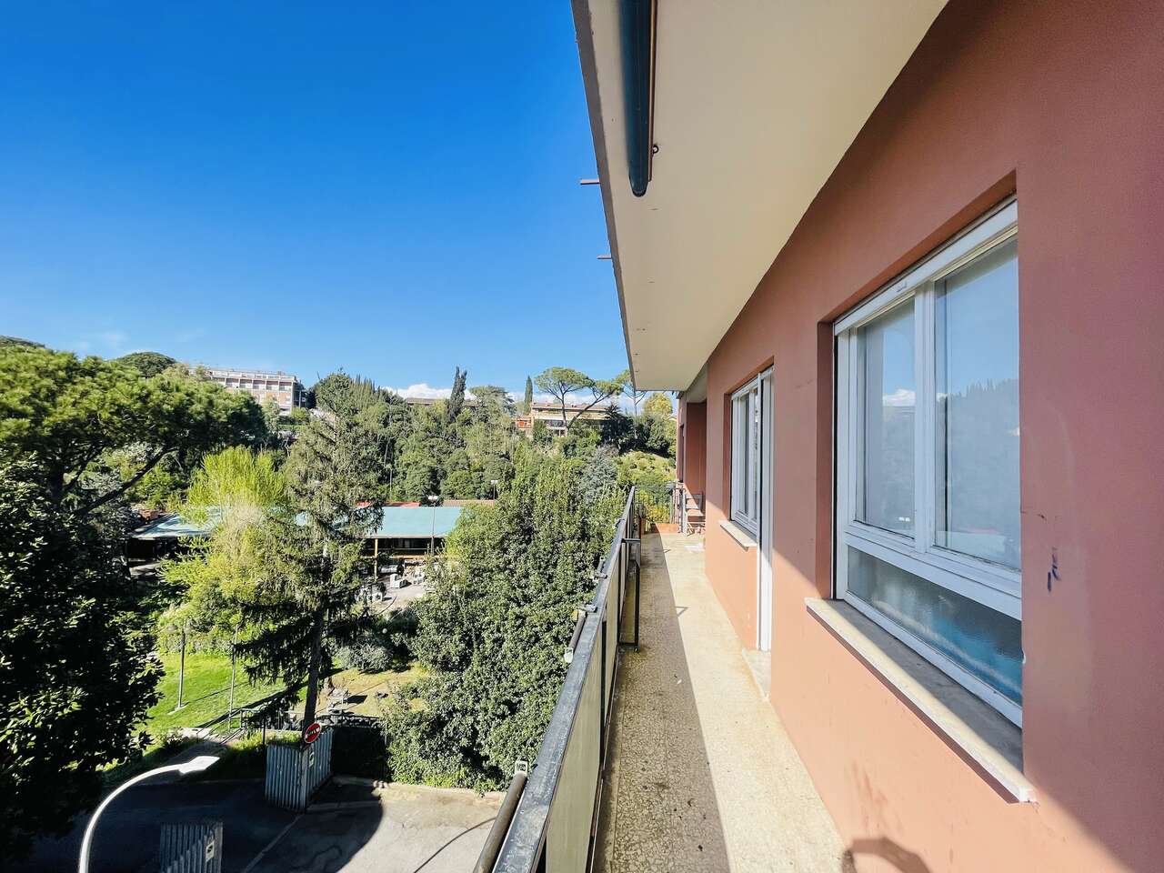 VIA TUSCIA BRIGHT THREE-ROOM APARTMENT