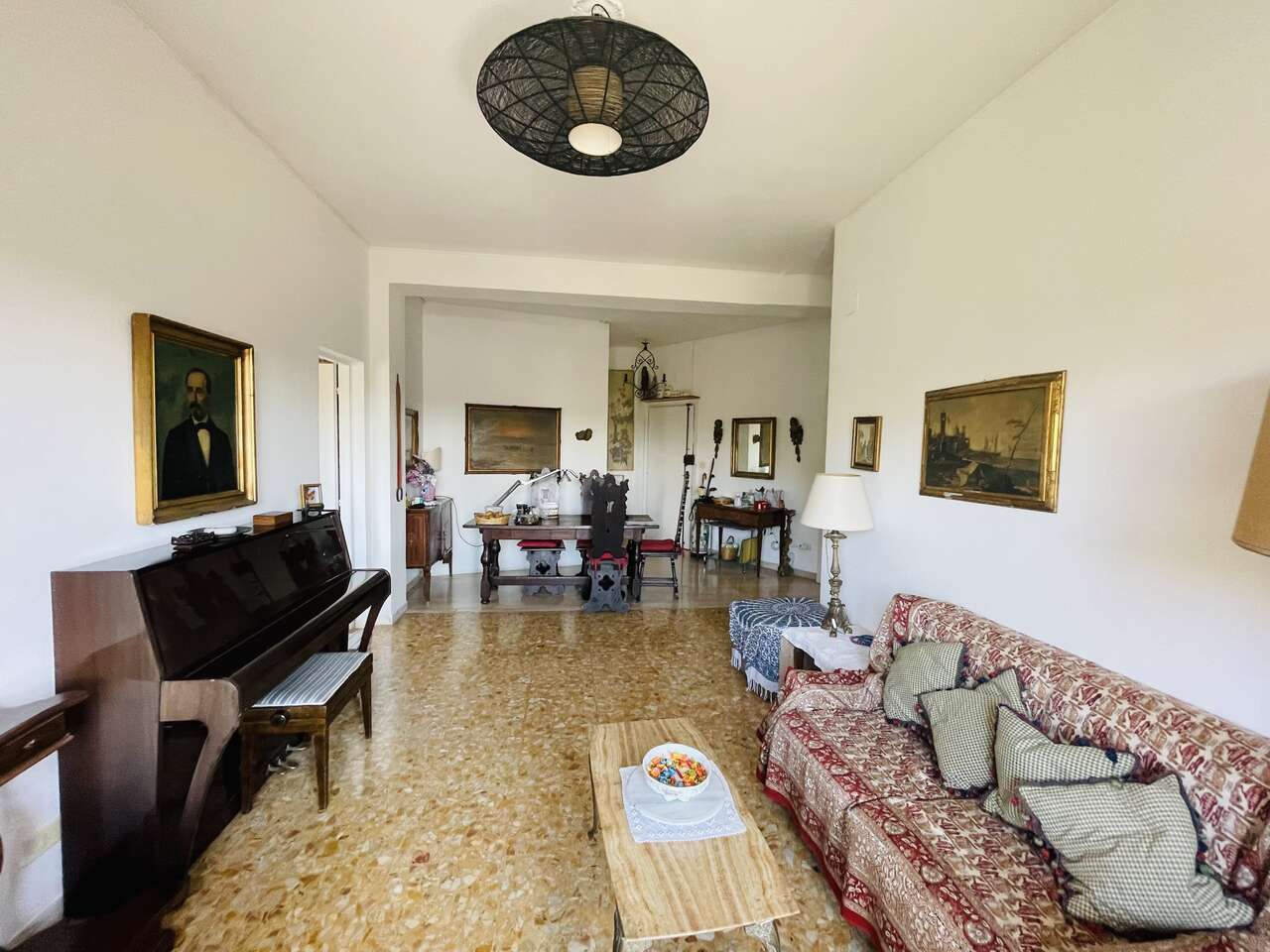 VIA TUSCIA BRIGHT THREE-ROOM APARTMENT