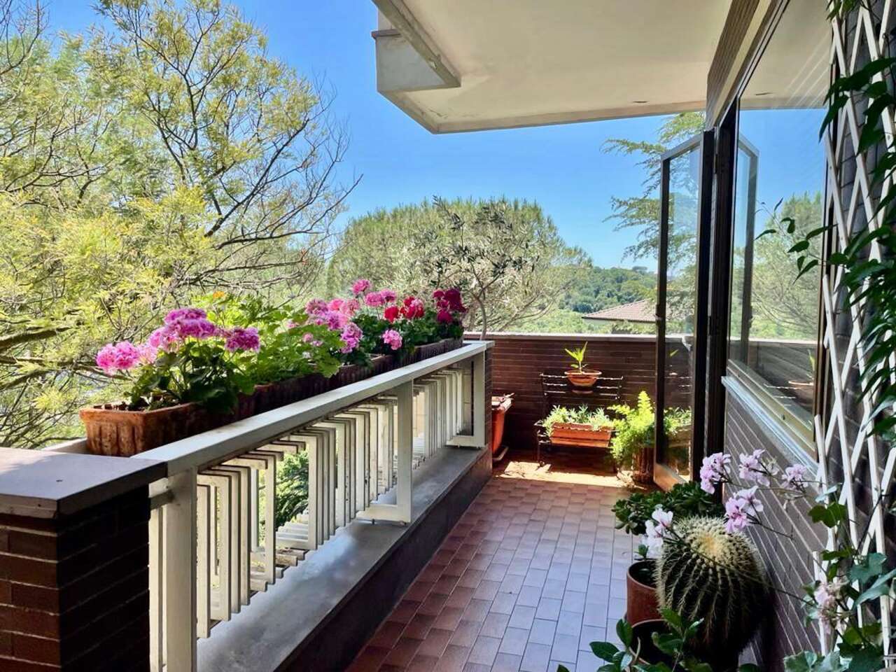 APPARTAMENTO CON TERRAZZO E VISTA NEL VERDE