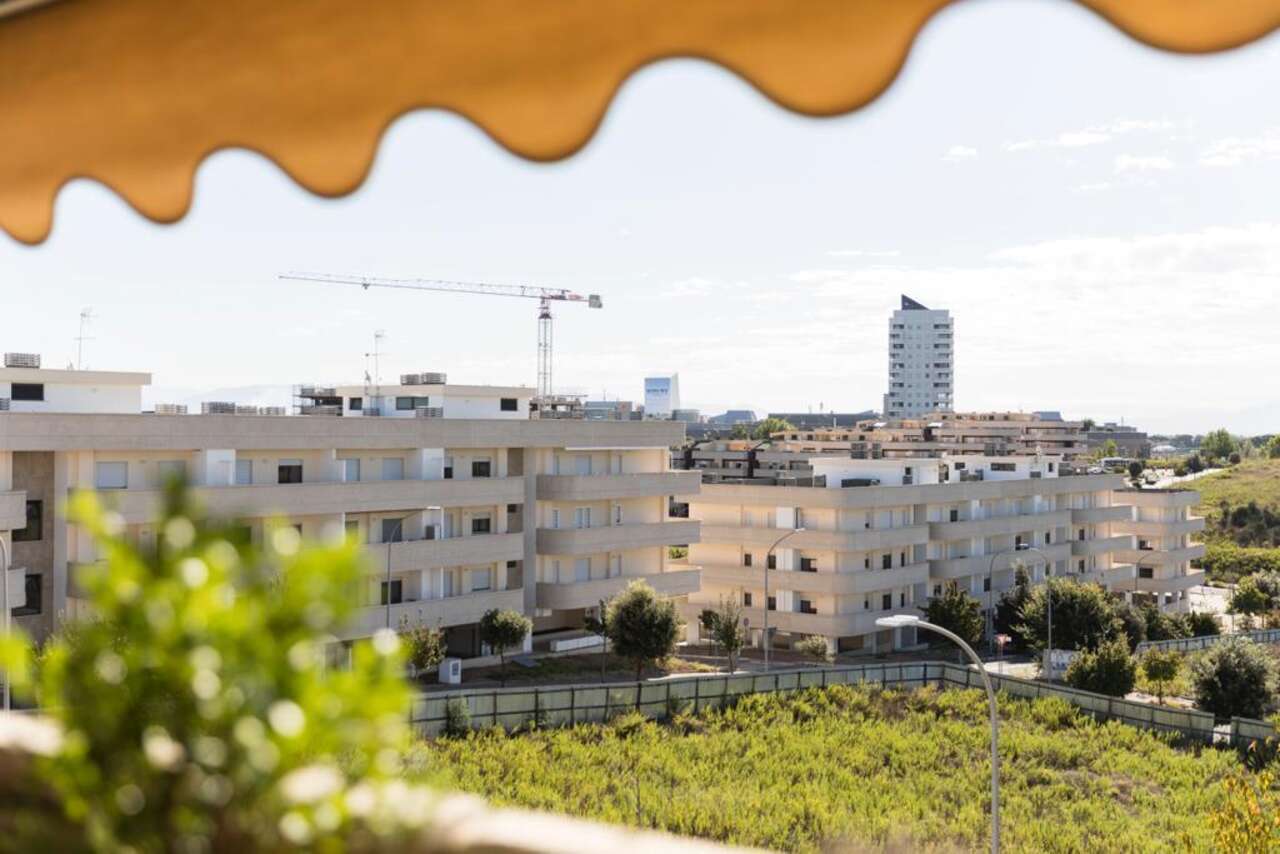 APARTMENT OVERLOOKING THE GREENERY