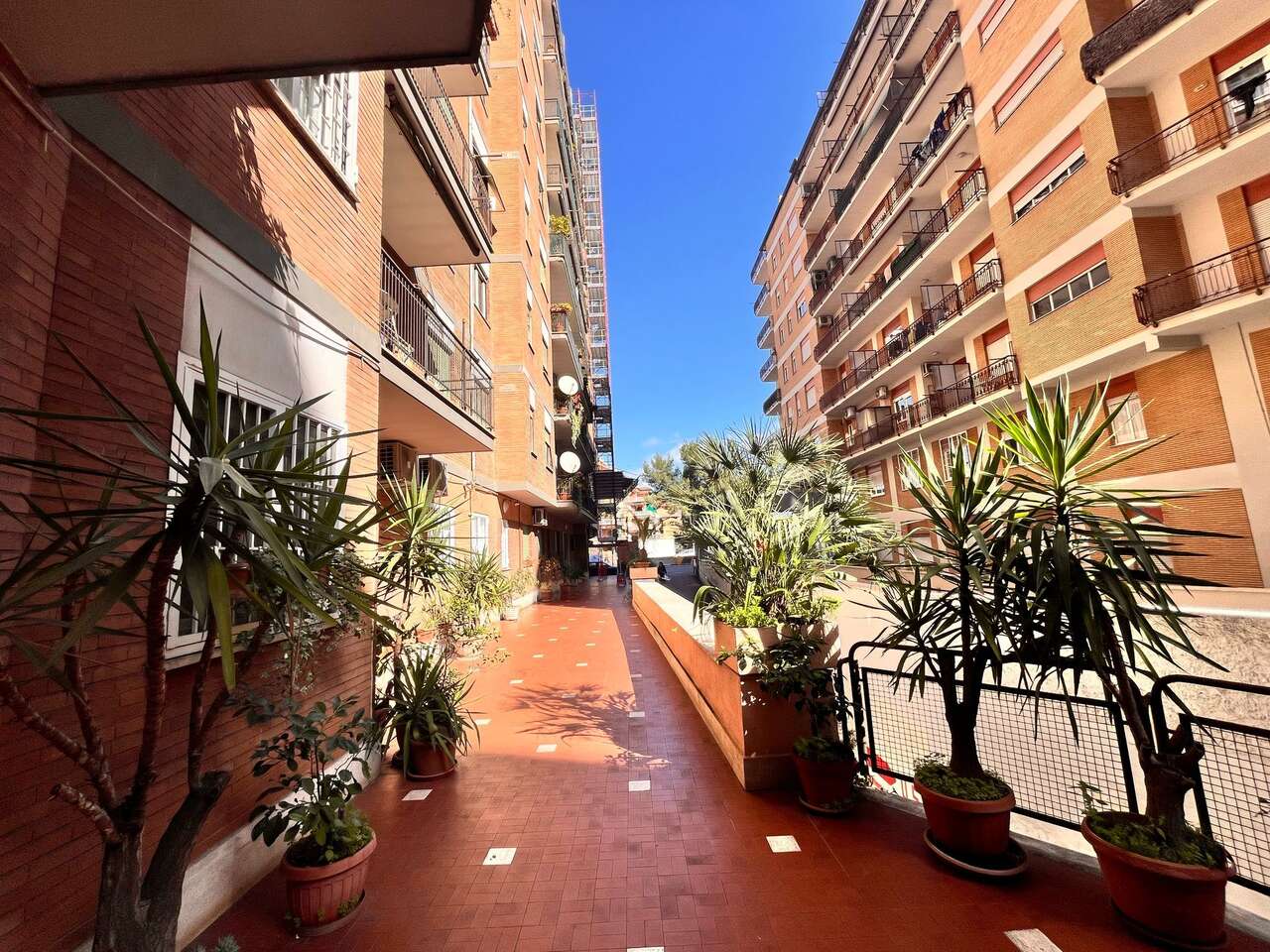 MONTI TIBURTINI, LUMINOSO APPARTAMENTO