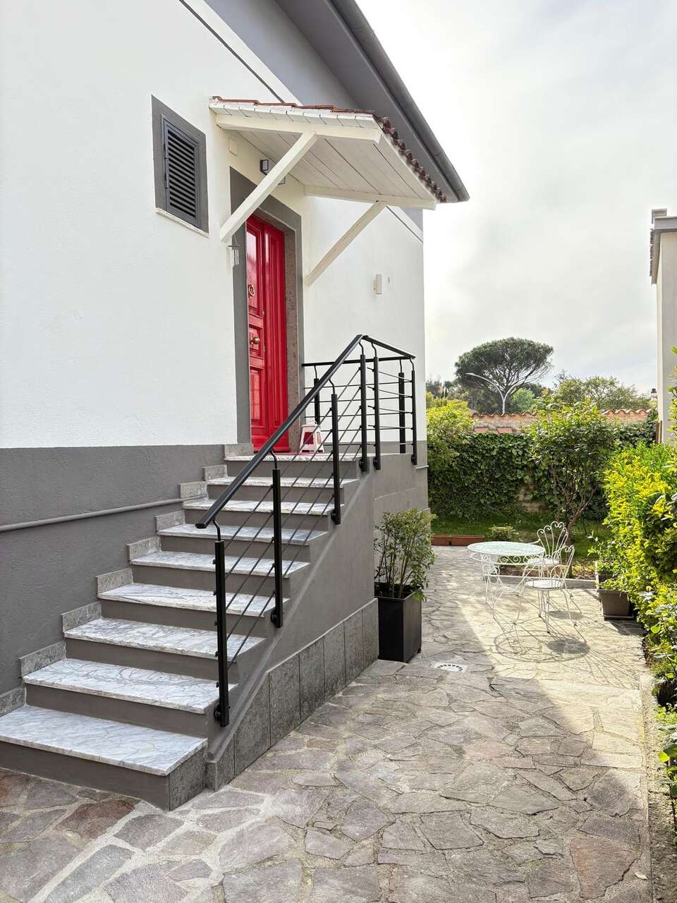 APPARTAMENTO IN VILLA CON GIARDINO