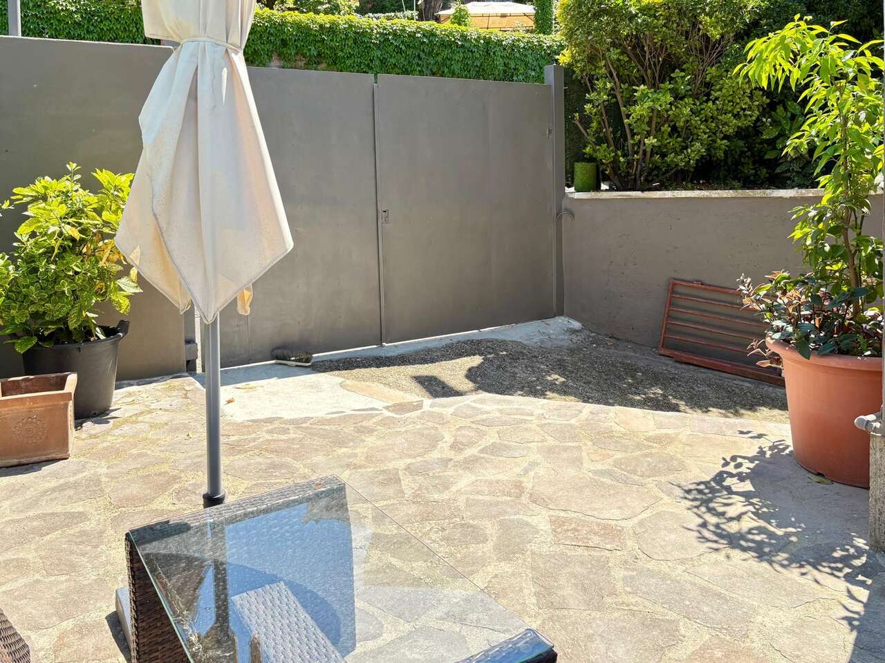 APPARTAMENTO IN VILLA CON GIARDINO