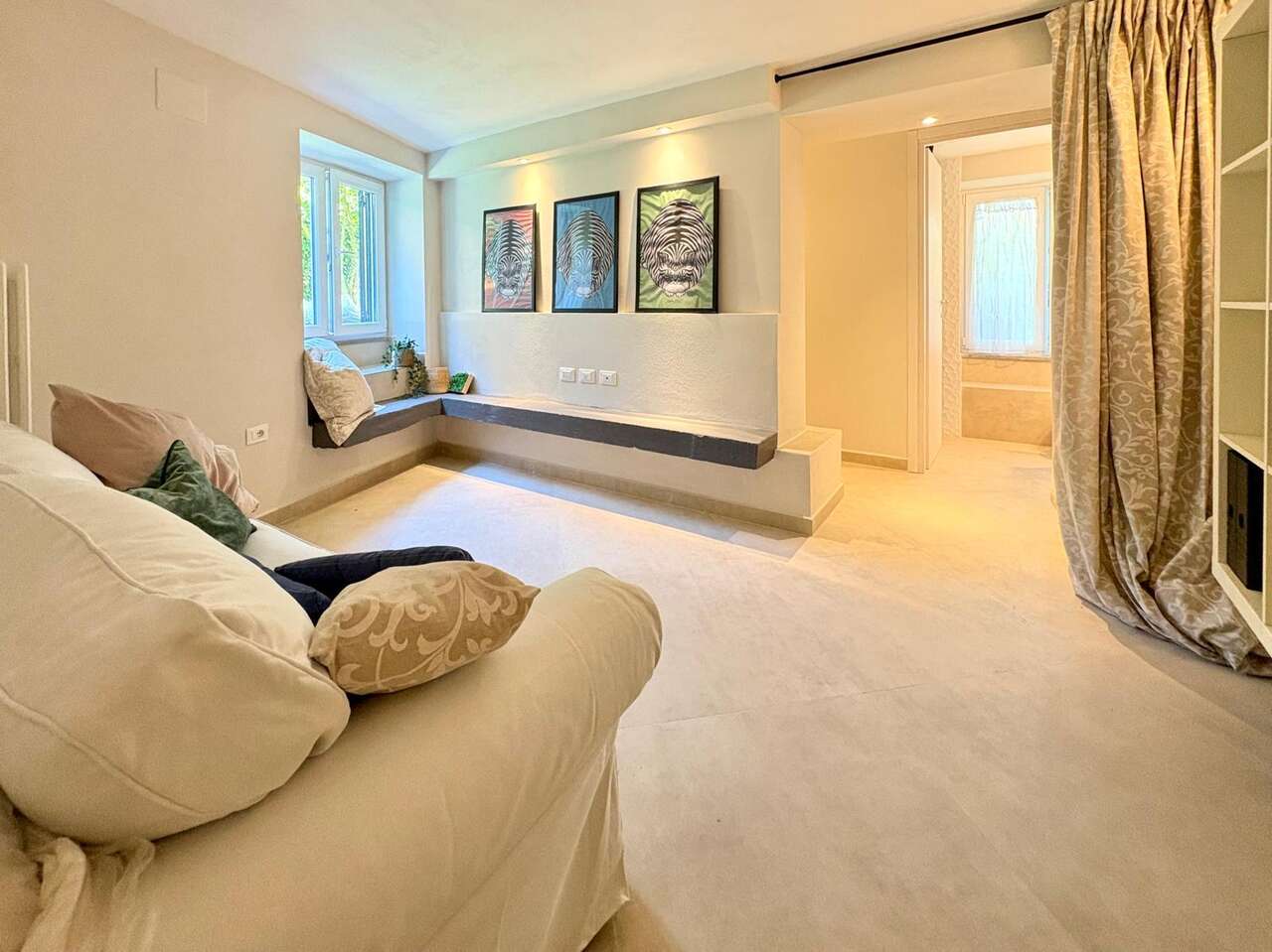 APARTMENT IN A VILLA WITH GARDEN