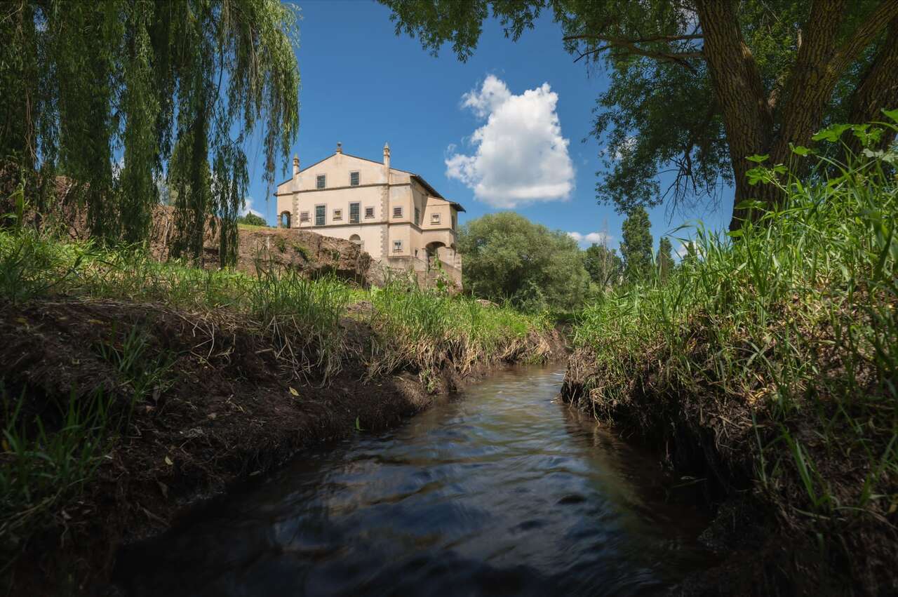 VETRALLA , SUGGESTIVA PROPRIETA'