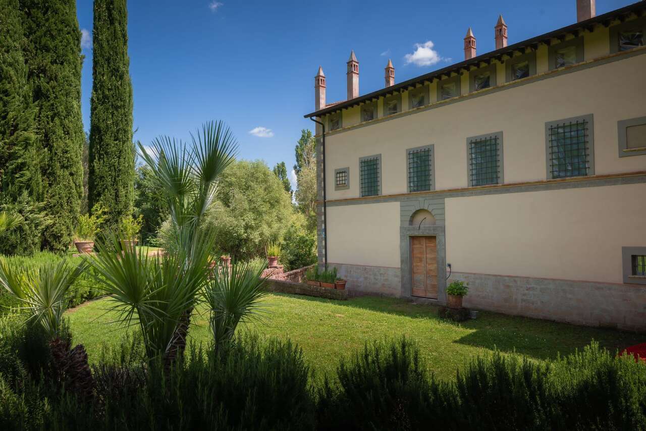 VETRALLA , SUGGESTIVA PROPRIETA'
