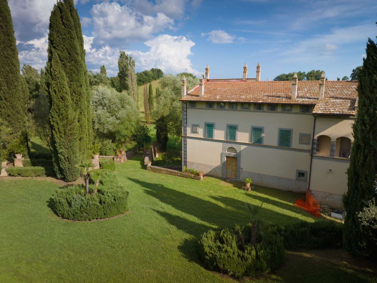 VETRALLA , SUGGESTIVA PROPRIETA'