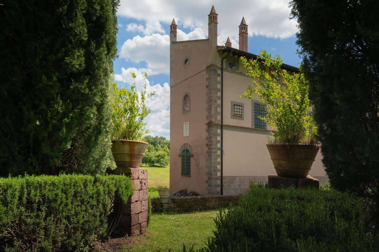 VETRALLA , SUGGESTIVA PROPRIETA'