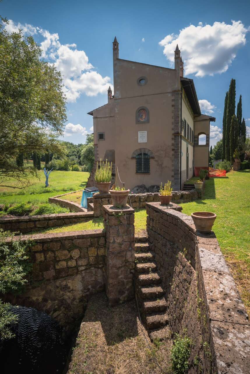 VETRALLA , SUGGESTIVA PROPRIETA'