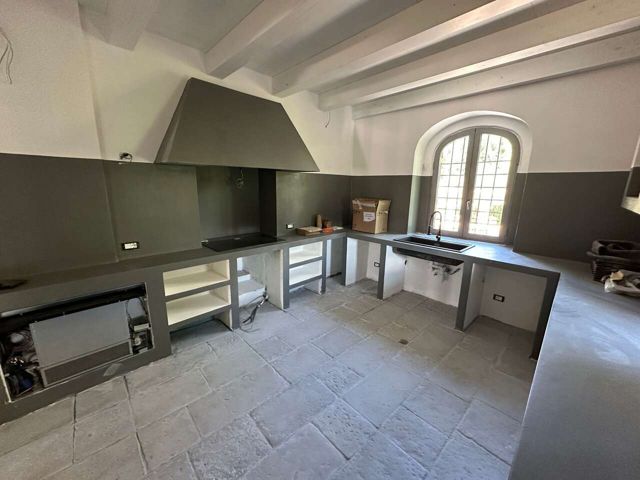 VETRALLA , SUGGESTIVA PROPRIETA'