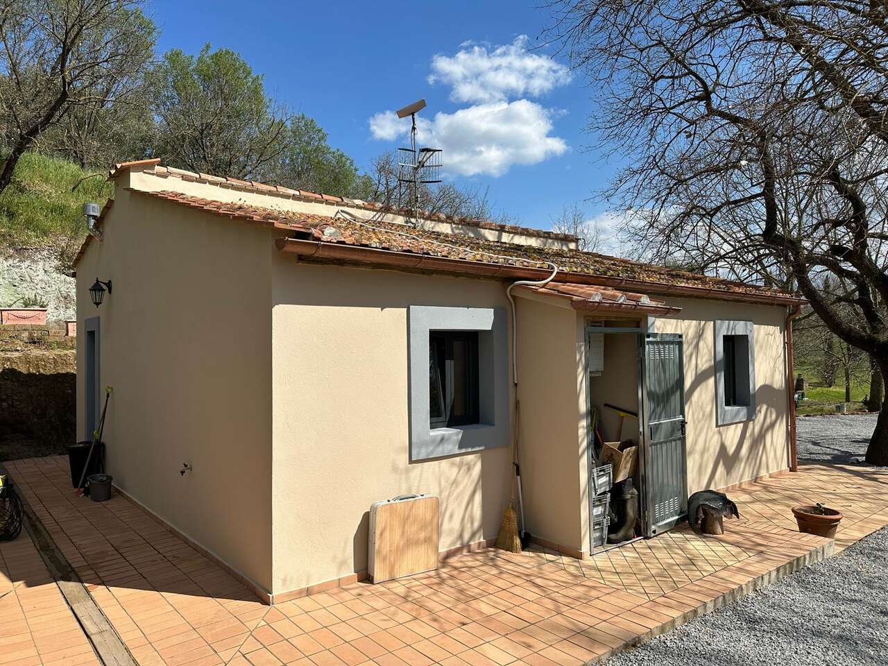 VETRALLA , SUGGESTIVA PROPRIETA'