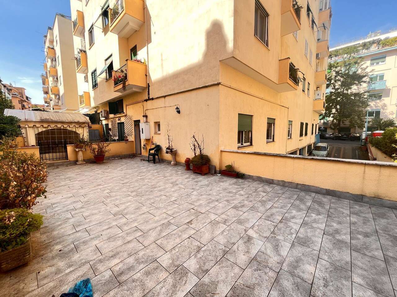APPARTAMENTO CON AMPIO TERRAZZO