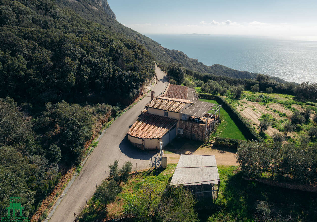 TENUTA CAPO D'UOMO SUL MONTE ARGENTARIO