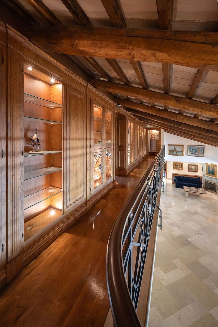  PRESTIGIOUS VILLA