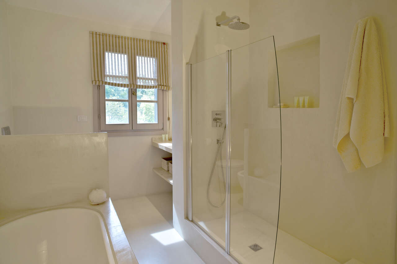 CAPALBIO, PRESTIGIOSA VILLA CON PISCINA