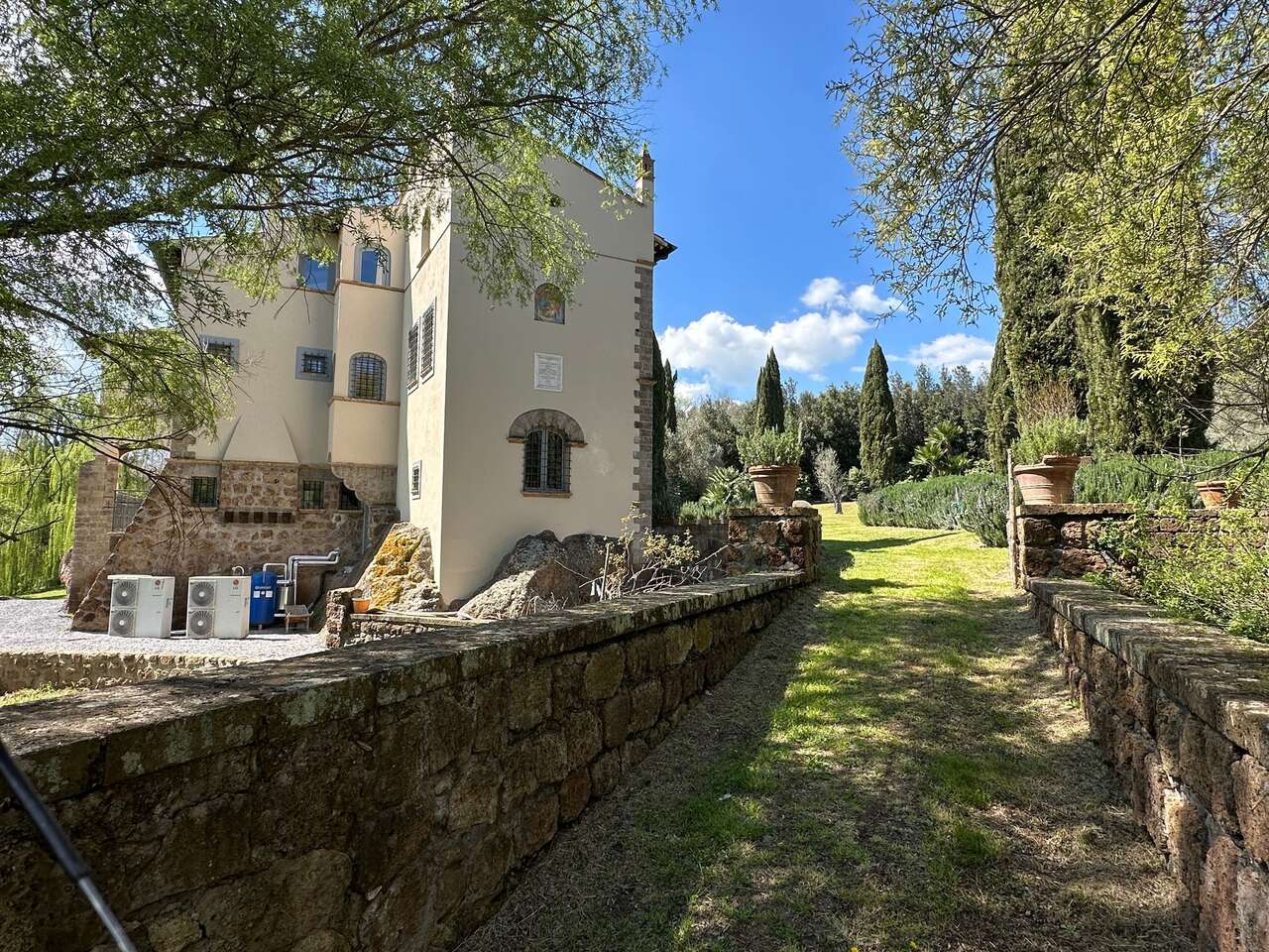 VETRALLA, SUGGESTIVE PROPERTY