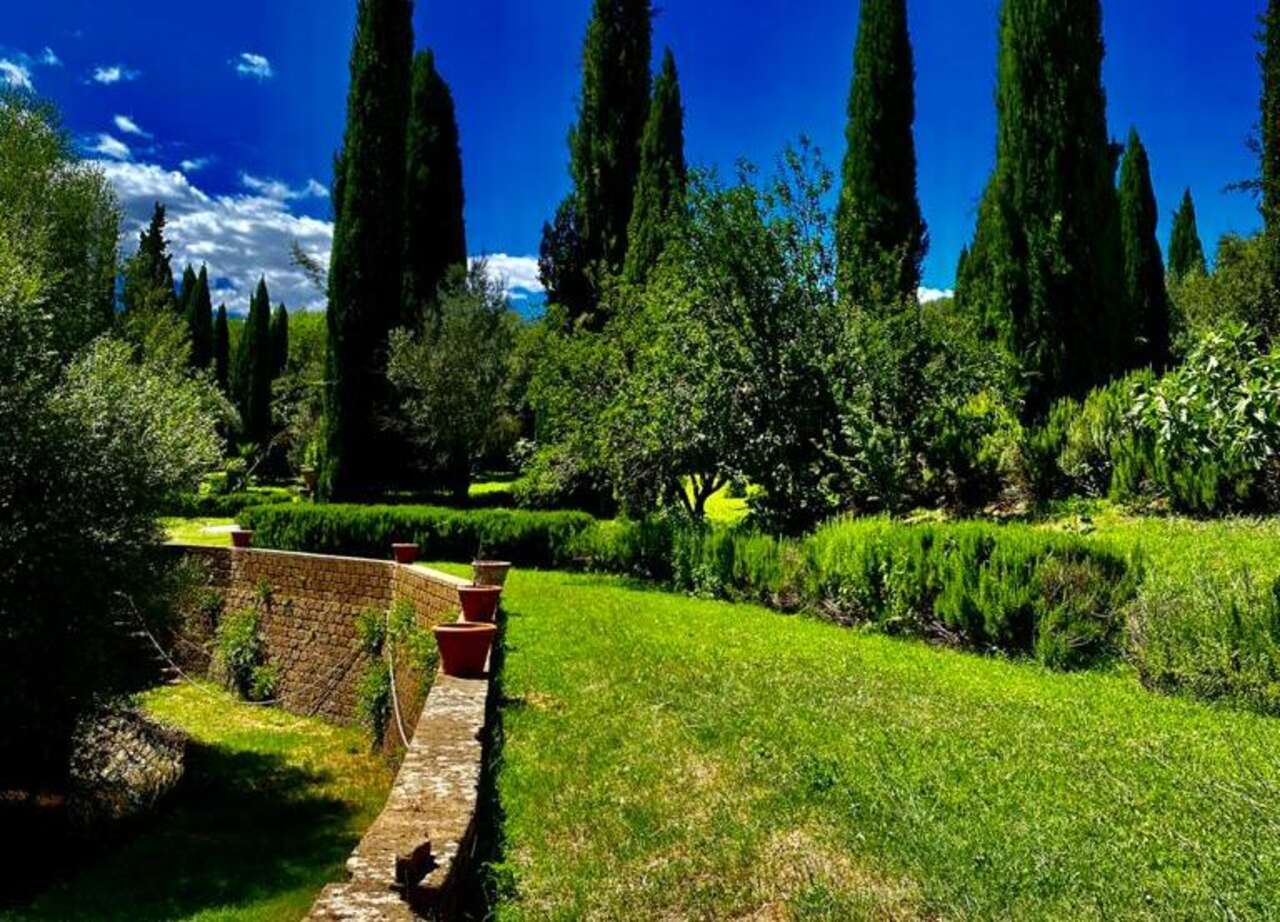 VETRALLA, SUGGESTIVE PROPERTY