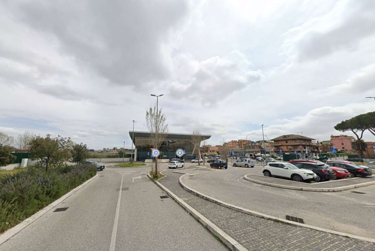 CASILINA FREEHOLD BUILDING FOR SALE