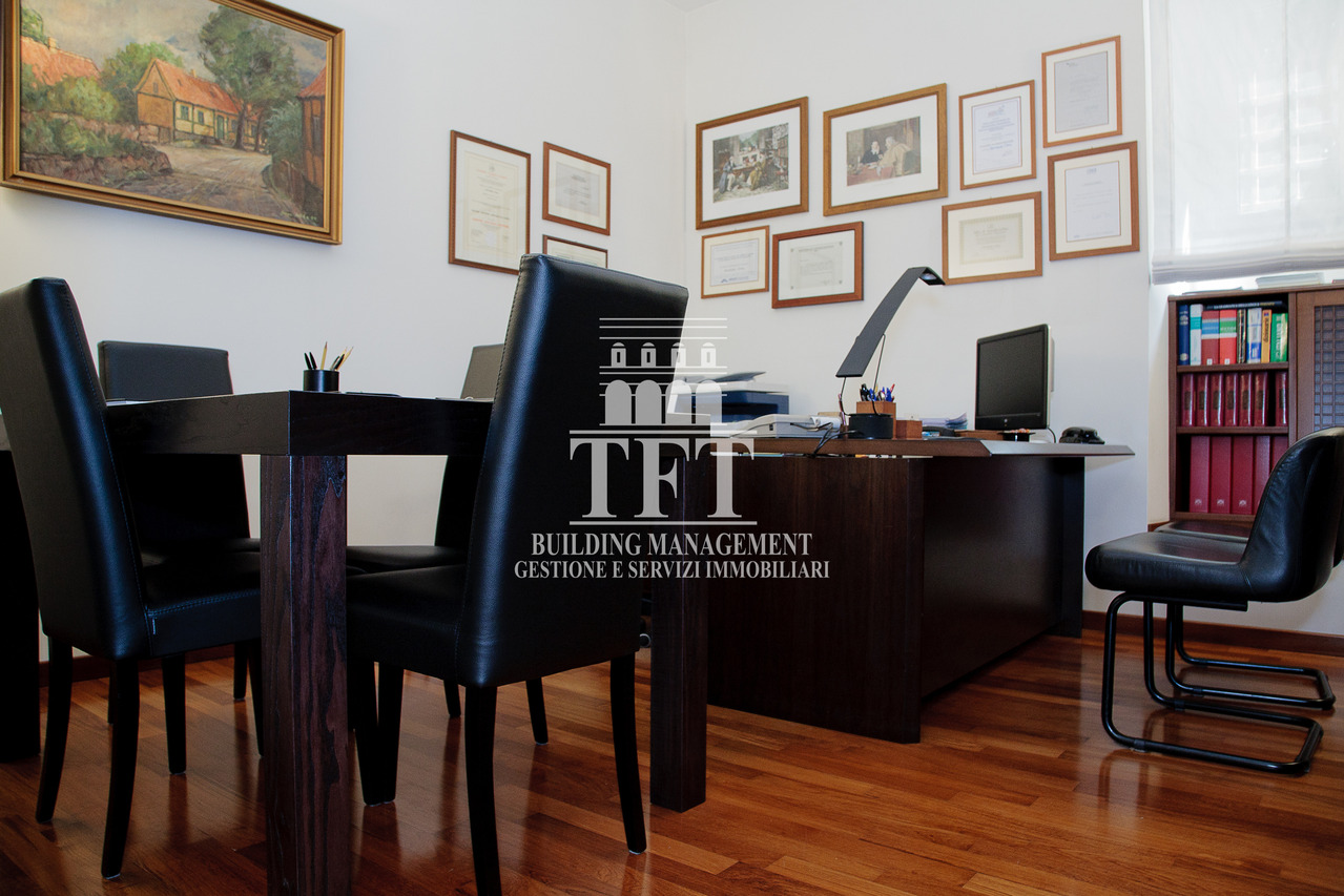 UFFICIO IN PALAZZO D'EPOCA