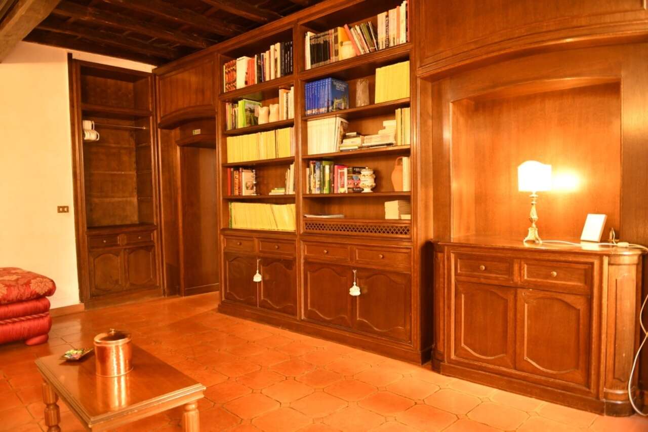 BARBERINI, BEAUTIFUL THREE-ROOM APARTMENT