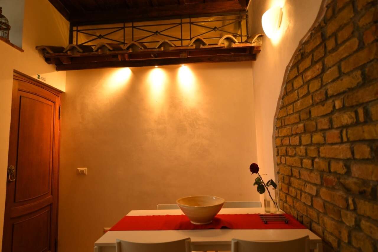 BARBERINI, BEAUTIFUL THREE-ROOM APARTMENT