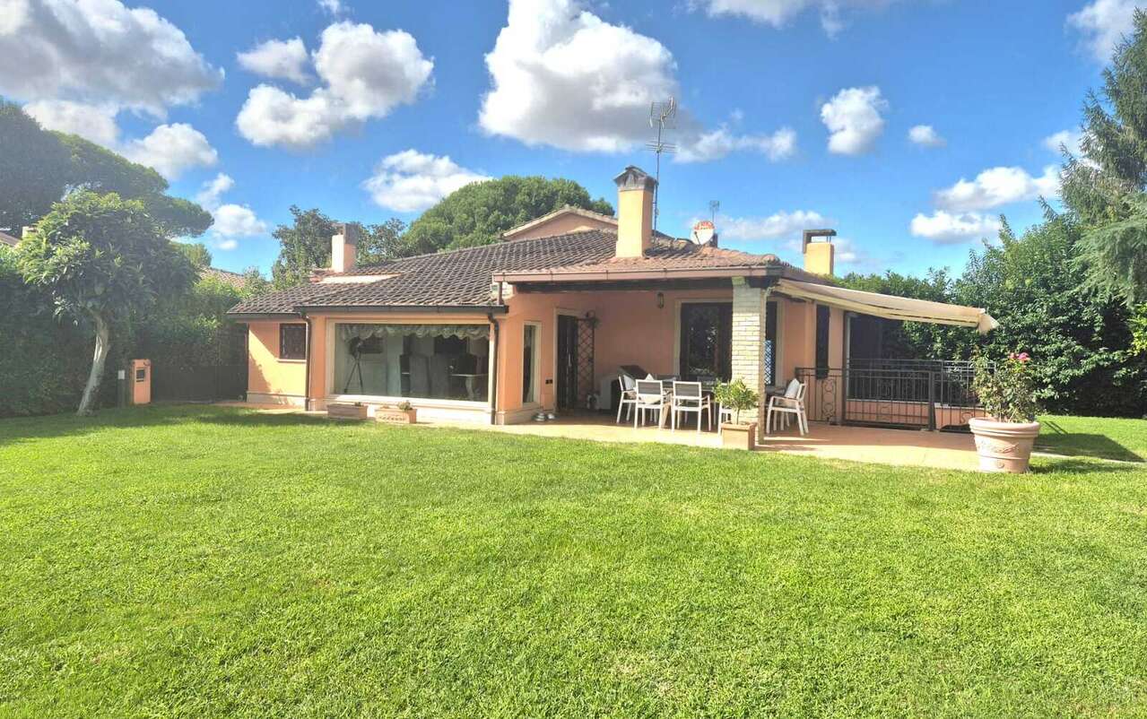 OLGIATA, VILLA UNIFAMILIARE CON PISCINA