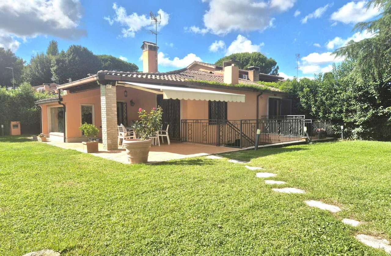 OLGIATA, VILLA UNIFAMILIARE CON PISCINA