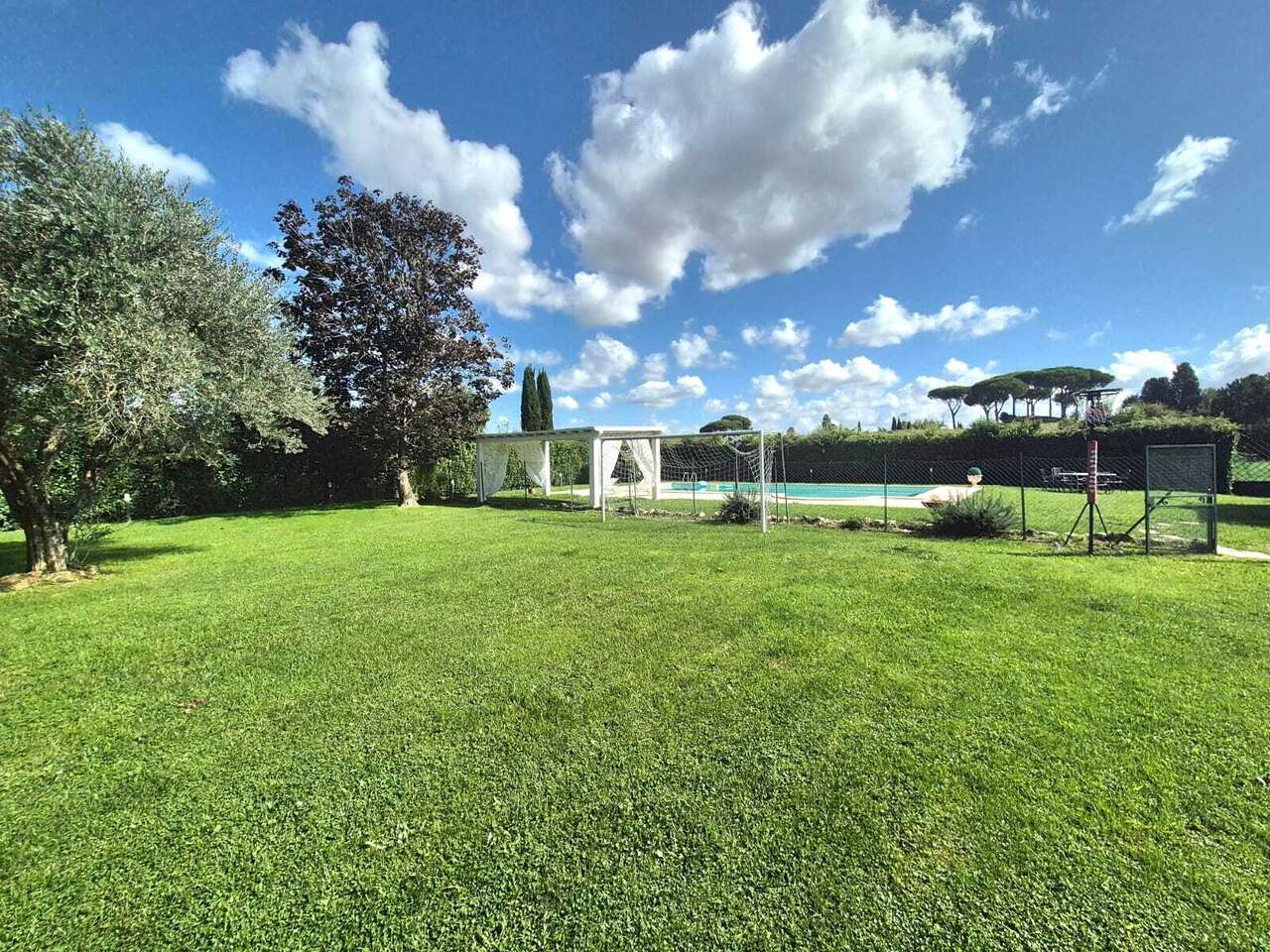 OLGIATA, VILLA UNIFAMILIARE CON PISCINA