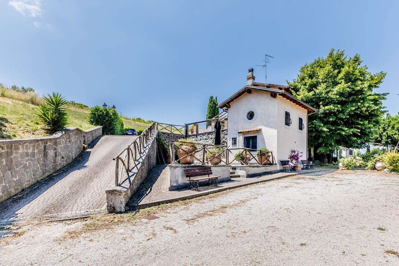 A TRUE GEM AMONG VINEYARDS AND OLIVE GROVES