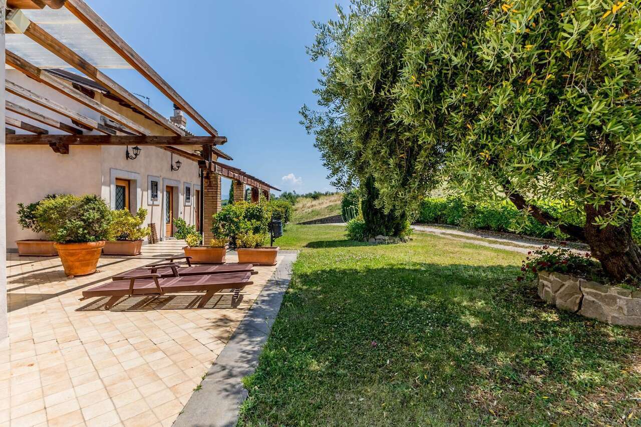 A TRUE GEM AMONG VINEYARDS AND OLIVE GROVES